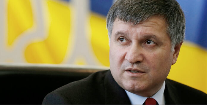 Аваков пообіцяв родині загиблого 5-річного хлопчика допомогу і контроль за розслідуванням Аваков пообіцяв родині загиблого 5-річного хлопчика допомогу і контроль за розслідуванням