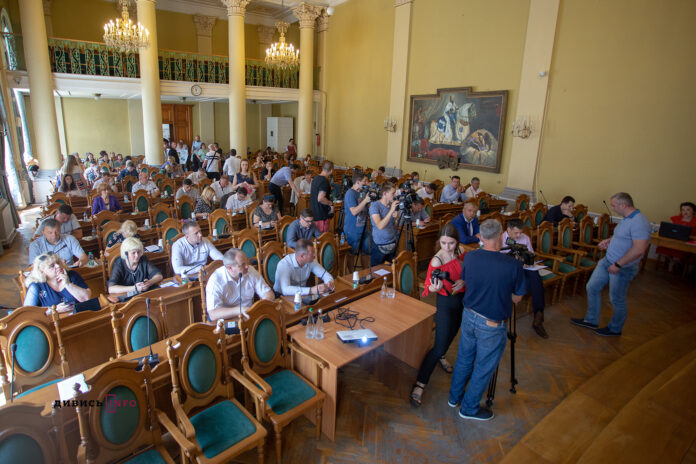 «Укрзалізниця» відмовляється передавати Львову приміщення колишньої поліклініки під школу «Укрзалізниця» відмовляється передавати Львову приміщення колишньої поліклініки під школу