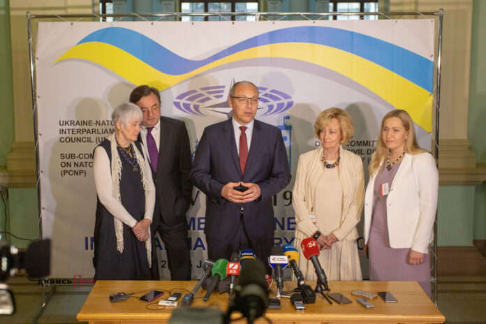 НАТО-Україна: у Львові обговорили перспективи вступу країни в Північноатлантичний Альянс НАТО-Україна: у Львові обговорили перспективи вступу країни в Північноатлантичний Альянс