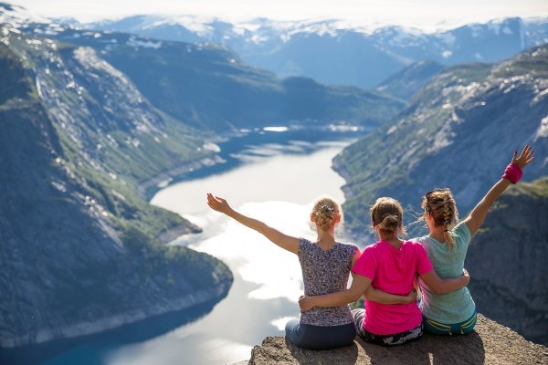 Туризм-как-дипломатия-мира-или-почему-мы-завидуем-Норвегии-600x400