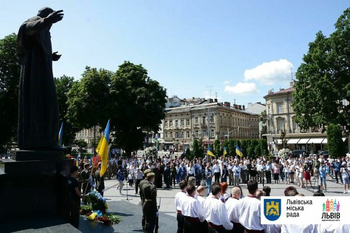 На Львівщині відзначили День Конституції України (фото) На Львівщині відзначили День Конституції України (фото)