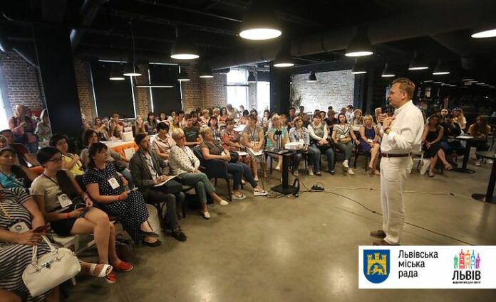 Садовий відвідав Освітню кав’ярню в рамках фестивалю «Вчителі майбутнього» Садовий відвідав Освітню кав’ярню в рамках фестивалю «Вчителі майбутнього»