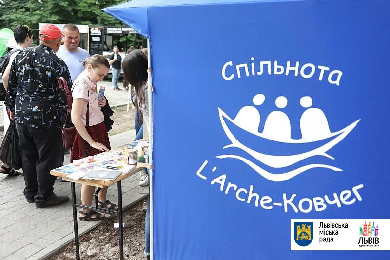 У центрі Львова організували фестиваль «Ковчег дружби» (фото) - 5