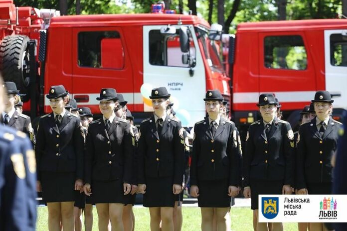 Випускників Львівського державного університету БЖД привітали з завершенням навчання Випускників Львівського державного університету БЖД привітали з завершенням навчання
