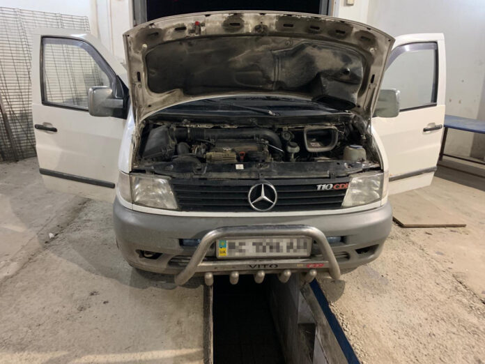 На Львівщині прикордонники вилучили авто “запаковане” контрабандними сигаретами На Львівщині прикордонники вилучили авто “запаковане” контрабандними сигаретами