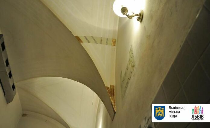 У Львівському органному залі відреставрують фрески, знайдені під шаром штукатурки У Львівському органному залі відреставрують фрески, знайдені під шаром штукатурки