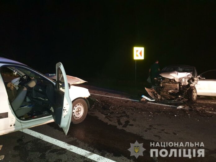 На автодорозі Львів-Тернопіль зіткнулись два автомобілі (фото) На автодорозі Львів-Тернопіль зіткнулись два автомобілі (фото)