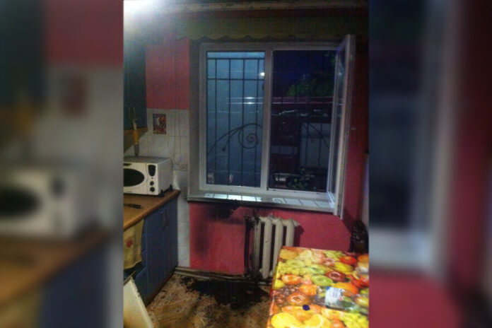 У Самборі врятували жінку, у квартирі якої виникла пожежа У Самборі врятували жінку, у квартирі якої виникла пожежа