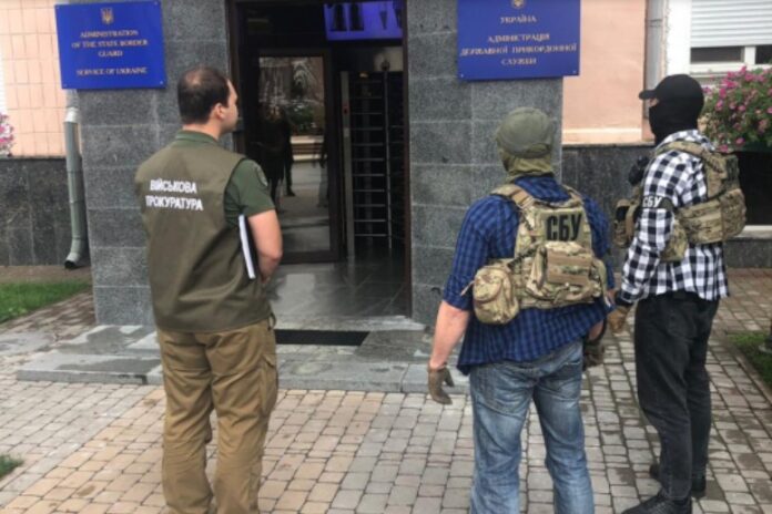 У Кабміні, ДФС, ДПСУ і Спецтехноекспорті проходять обшуки У Кабміні, ДФС, ДПСУ і Спецтехноекспорті проходять обшуки
