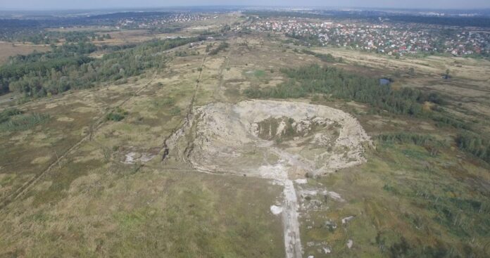 Провалля біля Стебника: небезпечна ділянка розташована за 100 метрів від житла Провалля біля Стебника: небезпечна ділянка розташована за 100 метрів від житла