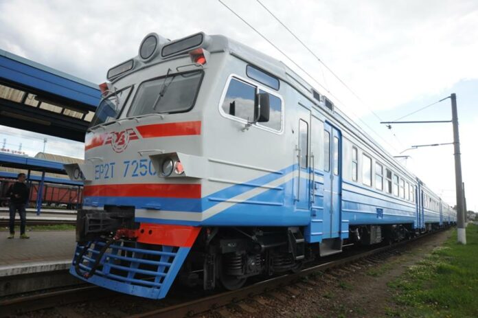 Поїзд «Львів-Здолбунів» курсує лише до станції «Дубно» Поїзд «Львів-Здолбунів» курсує лише до станції «Дубно»