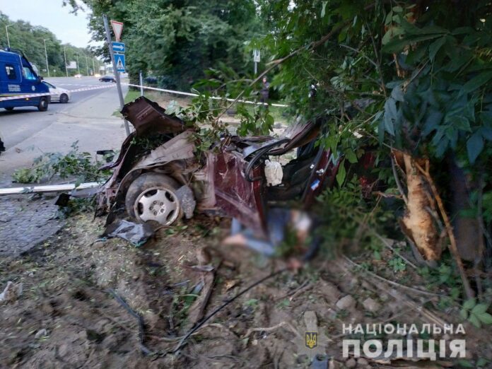 Смертельна ДТП у Львові: молода дівчина загинула на місці аварії Смертельна ДТП у Львові: молода дівчина загинула на місці аварії