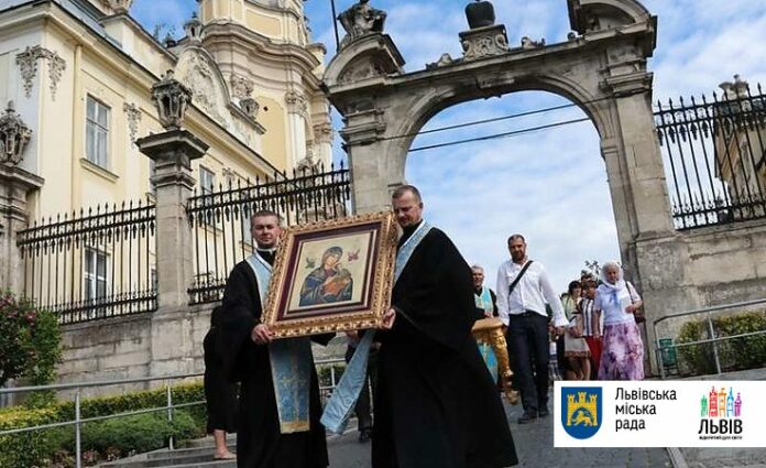 На Святоюрській горі триває з’їзд Архибратства Матері Божої Неустанної Помочі (фото) На Святоюрській горі триває з’їзд Архибратства Матері Божої Неустанної Помочі (фото)