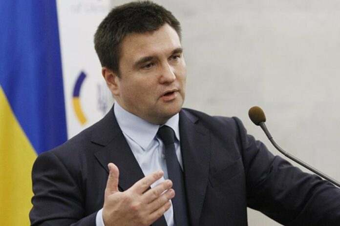 Клімкін пішов у відпустку, а Зеленський вимагає його покарати Клімкін пішов у відпустку, а Зеленський вимагає його покарати