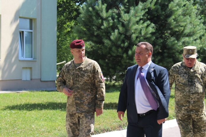 Міністр Полторак перевірив у Львові будівництво казарм покращеного планування Міністр Полторак перевірив у Львові будівництво казарм покращеного планування
