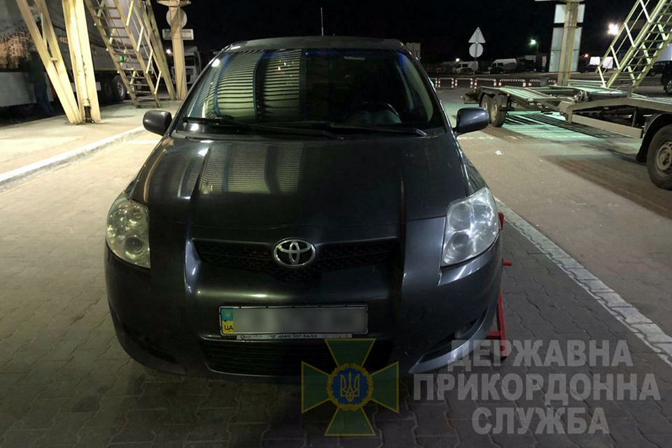 На Львівщині чоловік на краденій Тойоті намагався перетнути кордон
