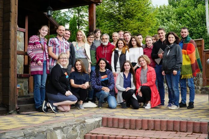У Славському відбулася літня школа «Цілісне лідерство задля майбутнього демократії України» У Славському відбулася літня школа «Цілісне лідерство задля майбутнього демократії України»