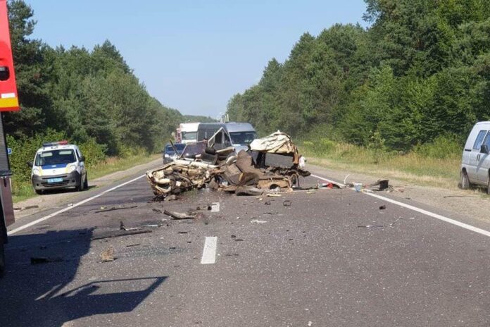 На Львівщині сталася жахлива ДТП (фото) На Львівщині сталася жахлива ДТП (фото)