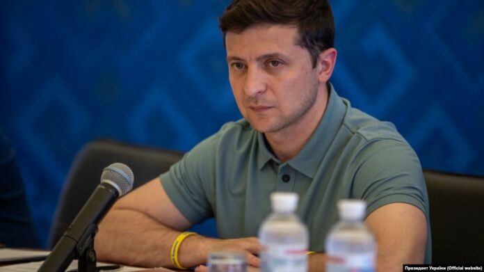 Зеленський провалив обіцянку щодня записувати звернення до східних регіонів Зеленський провалив обіцянку щодня записувати звернення до східних регіонів