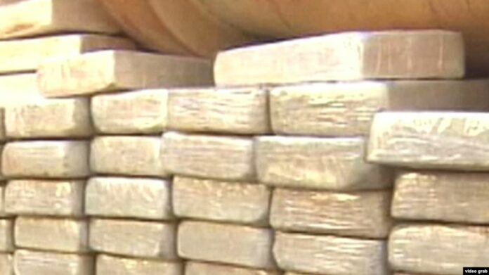В Україні затримали учасників міжнародного наркокартелю і вилучили 400 кілограмів кокаїну В Україні затримали учасників міжнародного наркокартелю і вилучили 400 кілограмів кокаїну