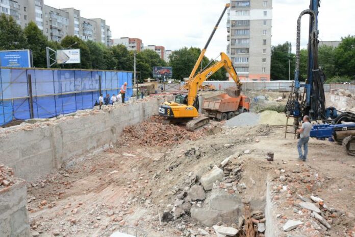 Садовий доручив провести перевірку щодо знесення мозаїки магазину «Океан» Садовий доручив провести перевірку щодо знесення мозаїки магазину «Океан»