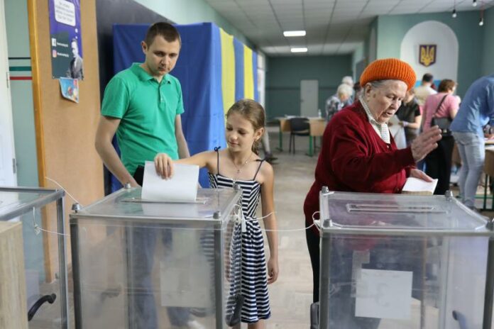 Правоохоронці не зафіксували системних порушень під час виборів на Львівщині Правоохоронці не зафіксували системних порушень під час виборів на Львівщині