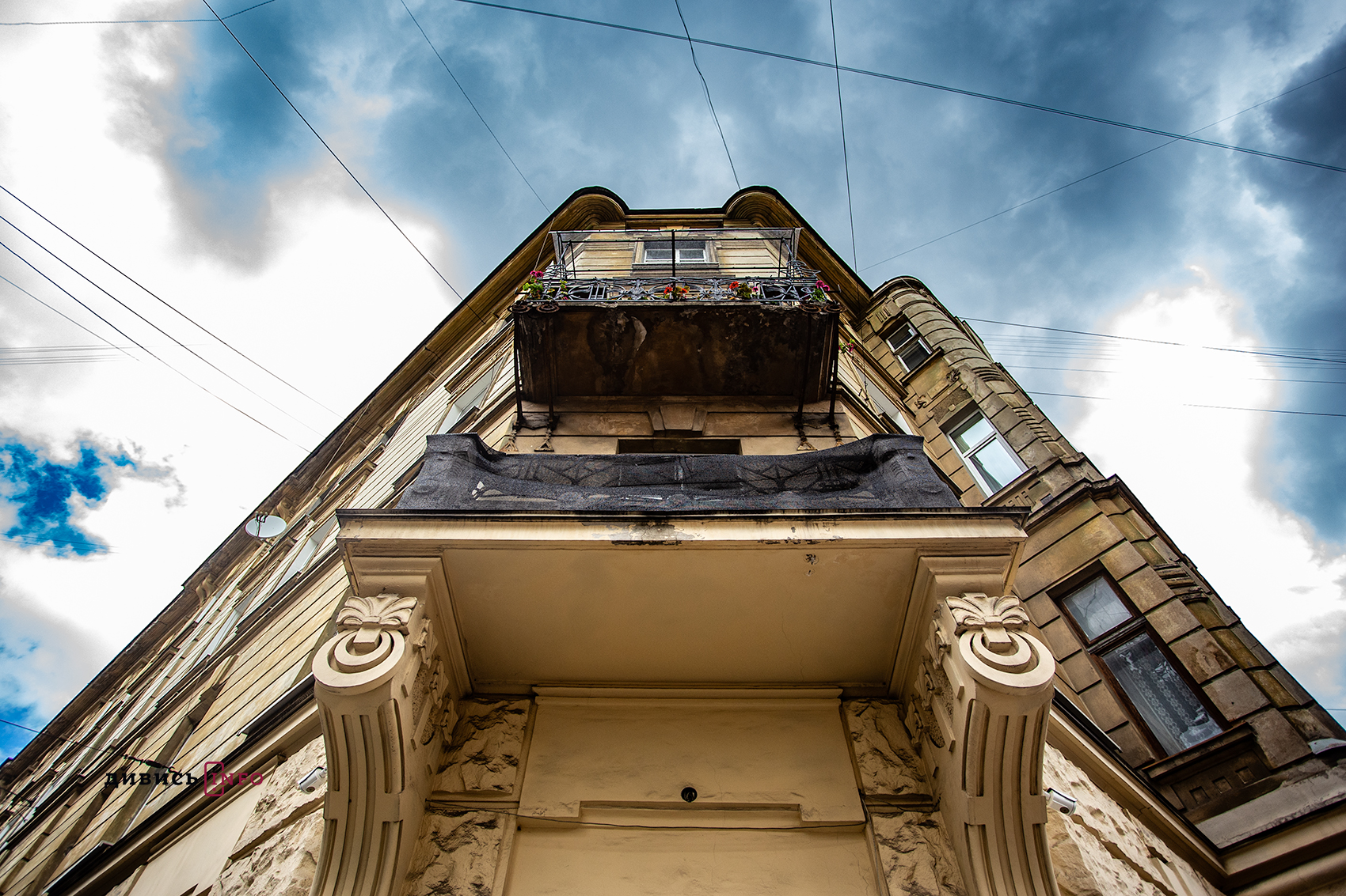 У Львові реставрують балкони у історичній частині міста (фото)