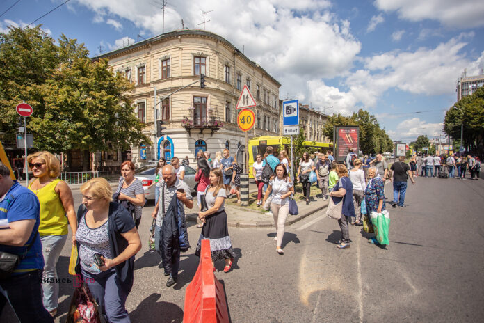 У Львові на ремонт закрили проспект Чорновола (фото) У Львові на ремонт закрили проспект Чорновола (фото)
