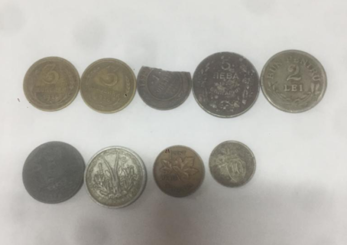 На Львівщині прикордонники виявили старовинні монети та фотоапарат На Львівщині прикордонники виявили старовинні монети та фотоапарат