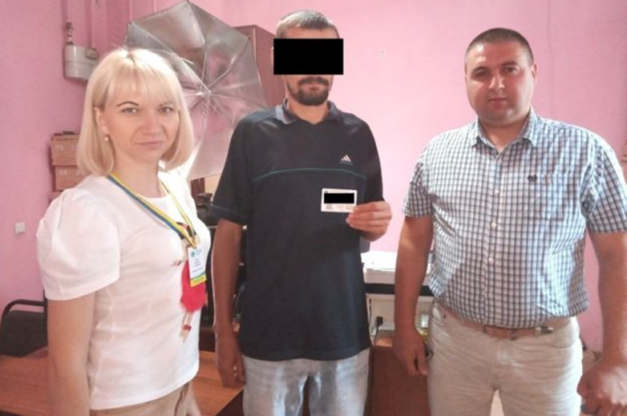 На Львівщині чоловік вперше отримав паспорт у 34 роки На Львівщині чоловік вперше отримав паспорт у 34 роки