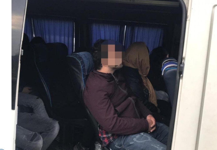 На Львівщині прикордонники затримали велику групу нелегальних мігрантів На Львівщині прикордонники затримали велику групу нелегальних мігрантів