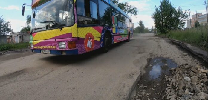 Активісти показали, як виглядає одна з найкритичніших вулиць Львова (відео) Активісти показали, як виглядає одна з найкритичніших вулиць Львова (відео)