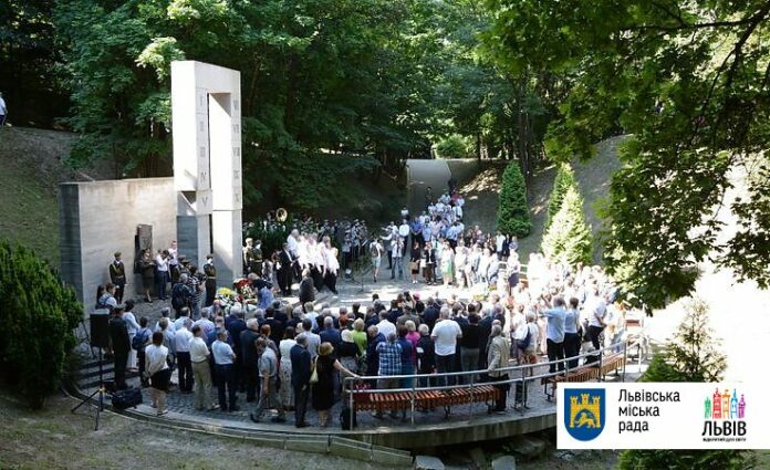 У Львові вшанували розстріляних нацистами професорів (відео) У Львові вшанували розстріляних нацистами професорів (відео)
