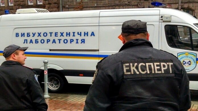 У Львові на стадіоні виявили застарілий артснаряд У Львові на стадіоні виявили застарілий артснаряд