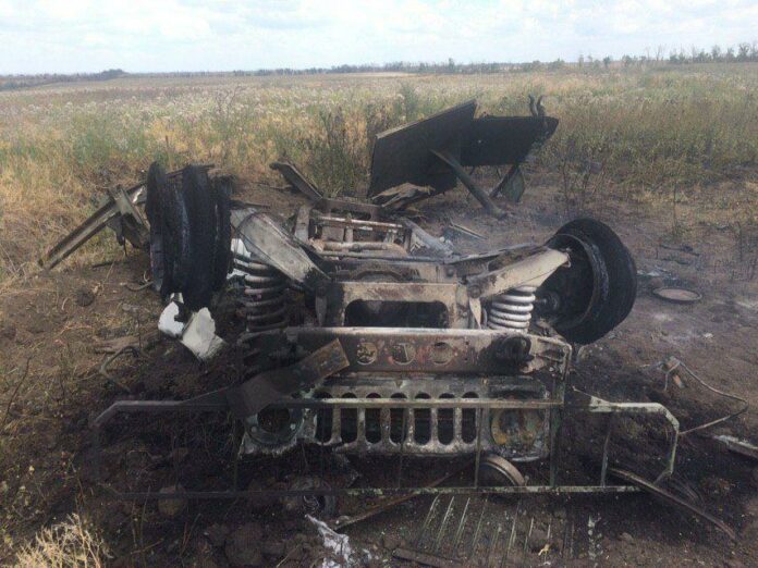 Обстріл санітарного авто під Водяним: з’явились фото знищеного бойовиками «Хаммера» Обстріл санітарного авто під Водяним: з’явились фото знищеного бойовиками «Хаммера»