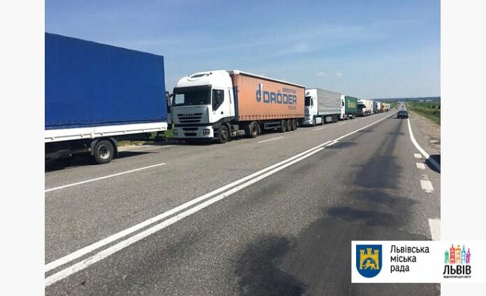 Через спеку у Львів заборонили в’їжджати автомобілям, вага яких понад 24 тонни Через спеку у Львів заборонили в’їжджати автомобілям, вага яких понад 24 тонни