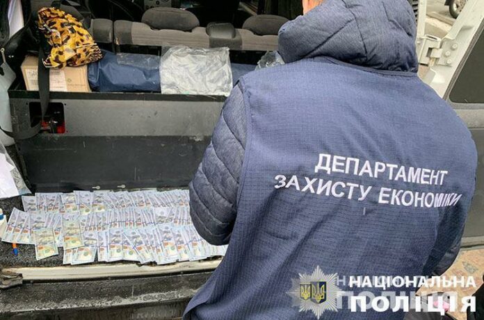 У Львові судитимуть високопосадовця Держгеокадастру за хабар у сумі майже мільйон гривень У Львові судитимуть високопосадовця Держгеокадастру за хабар у сумі майже мільйон гривень