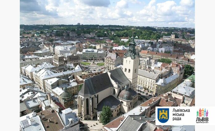 У Львові оштрафовано власників квартир, які замінили дерев’яні вікна на пластикові У Львові оштрафовано власників квартир, які замінили дерев’яні вікна на пластикові