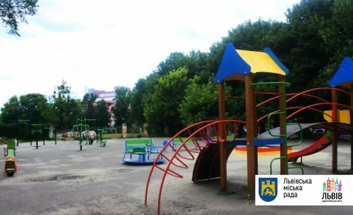 У Львові на місці занедбаної автостоянки облаштували спортивний простір для дітей (відео) У Львові на місці занедбаної автостоянки облаштували спортивний простір для дітей (відео)