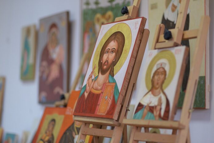 У Львові понад 100 європейців власноруч створять ікону на склі на згадку про Україну У Львові понад 100 європейців власноруч створять ікону на склі на згадку про Україну