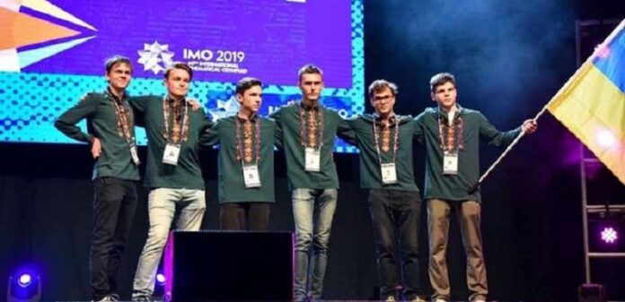 Одинадцятикласник зі Львова виборов срібну медаль на міжнародній Олімпіаді з математики Одинадцятикласник зі Львова виборов срібну медаль на міжнародній Олімпіаді з математики