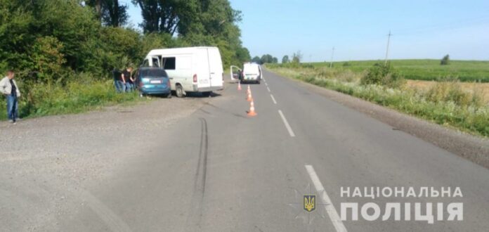Масштабна ДТП на Львівщині: внаслідок зіткнення автомобілів травмувалися п’ятеро людей (фото) Масштабна ДТП на Львівщині: внаслідок зіткнення автомобілів травмувалися п’ятеро людей (фото)