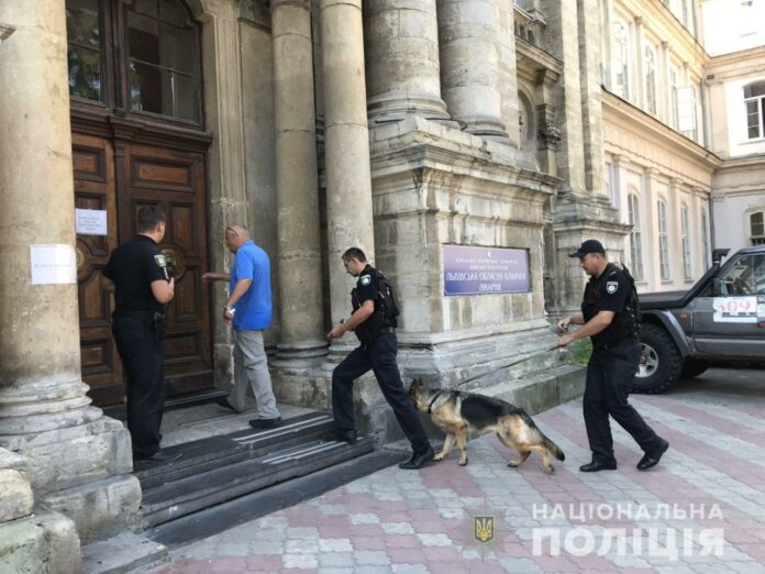 У львівській лікарні шукали вибухівку У львівській лікарні шукали вибухівку