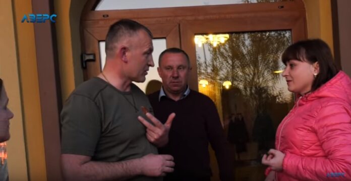 Посадовцю митниці за напад на журналістку повідомили про підозру (відео) Посадовцю митниці за напад на журналістку повідомили про підозру (відео)
