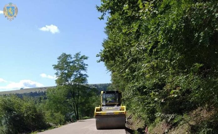На Львівщині триває ремонт автодороги Турка-Східниця (фото) На Львівщині триває ремонт автодороги Турка-Східниця (фото)