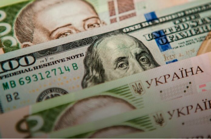 Долар продовжує стрімке зростання Долар продовжує стрімке зростання