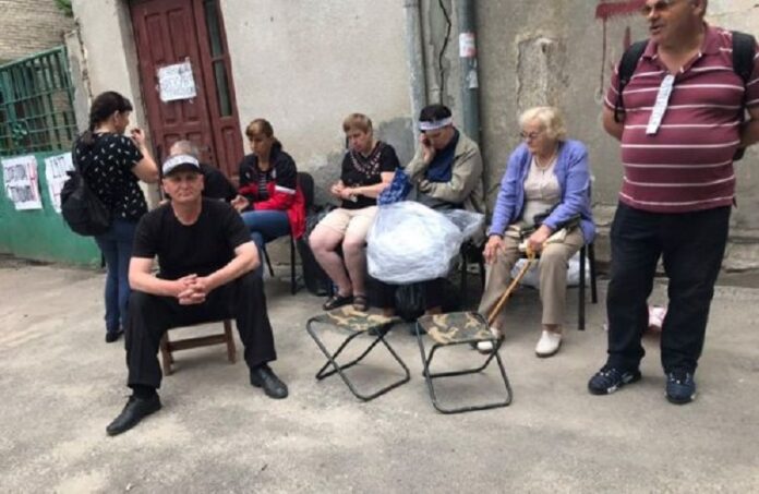 Через призначення нового директора незрячі львів’яни розпочали голодування Через призначення нового директора незрячі львів’яни розпочали голодування