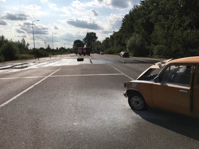 У Львові внаслідок ДТП загорівся газовий балон (фото) У Львові внаслідок ДТП загорівся газовий балон (фото)