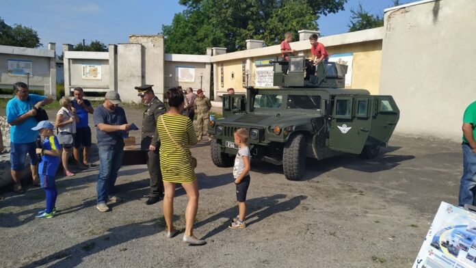 Як львівські десантники популяризують військову службу (фото) Як львівські десантники популяризують військову службу (фото)