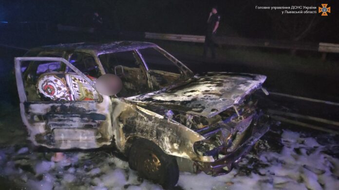 У Львові вщент згорів автомобіль (фото) У Львові вщент згорів автомобіль (фото)